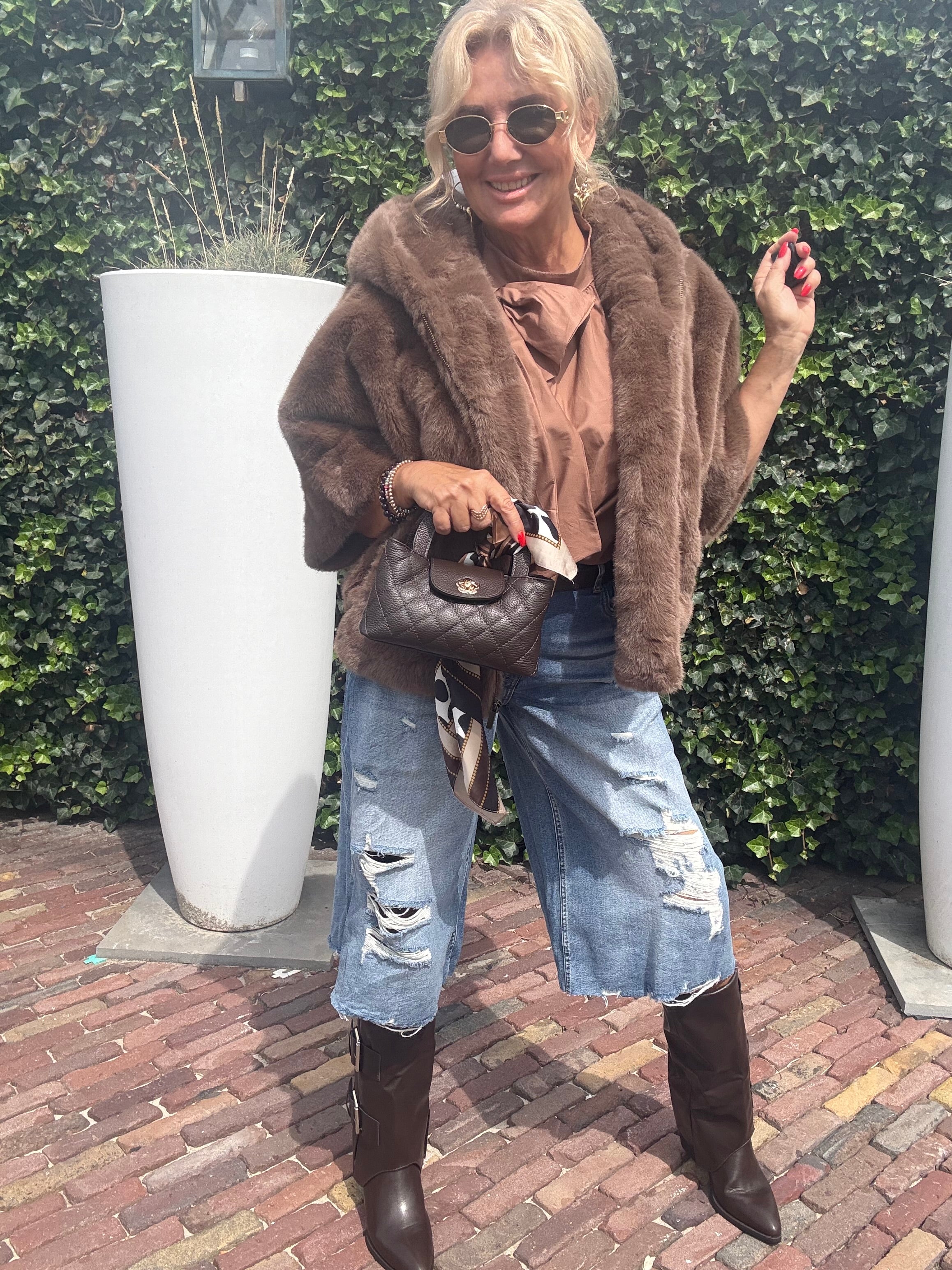 Fake furr jacket met capuchon chocolade